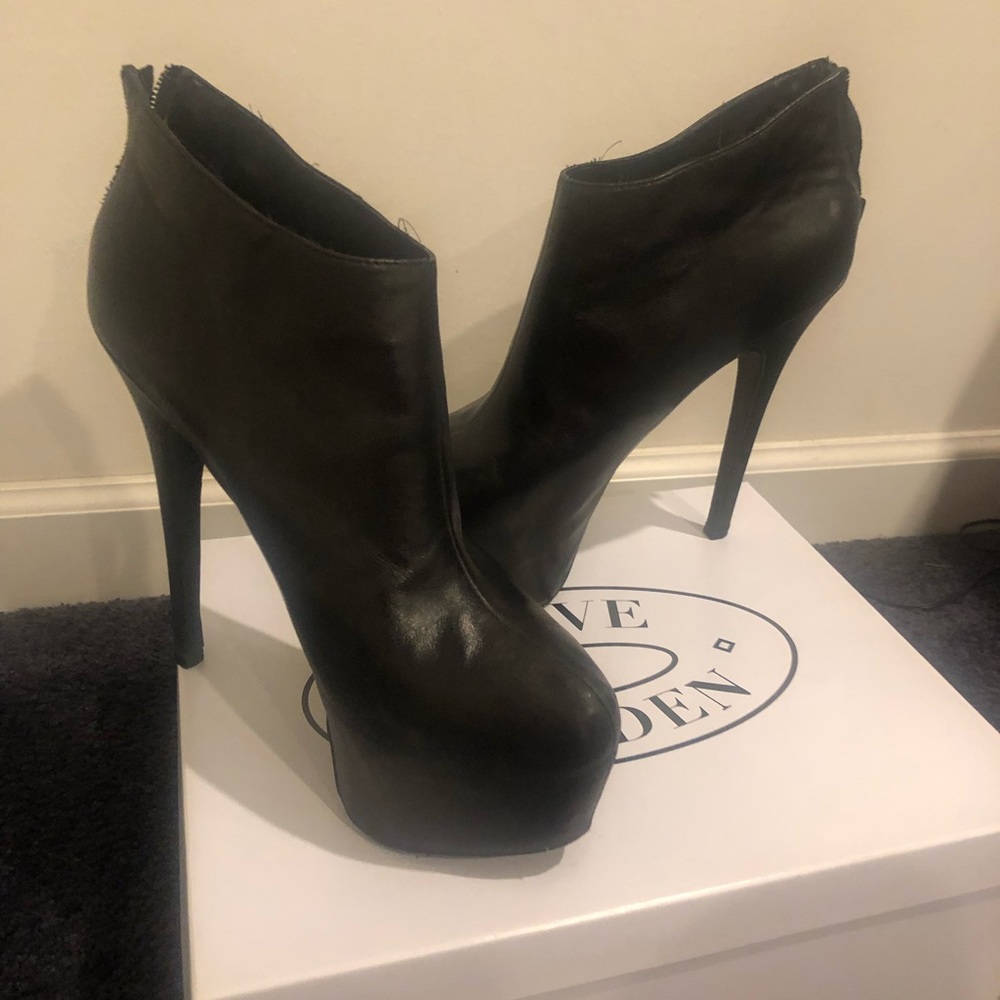Steve Madden Dafni black booties size 8.5